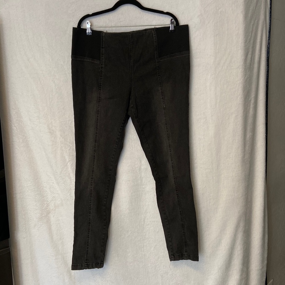 Laura Torelli collection black jeans.